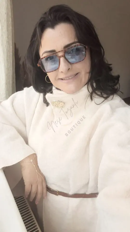 Kemerli ve Gold Detaylı Krem Kaşe Panço