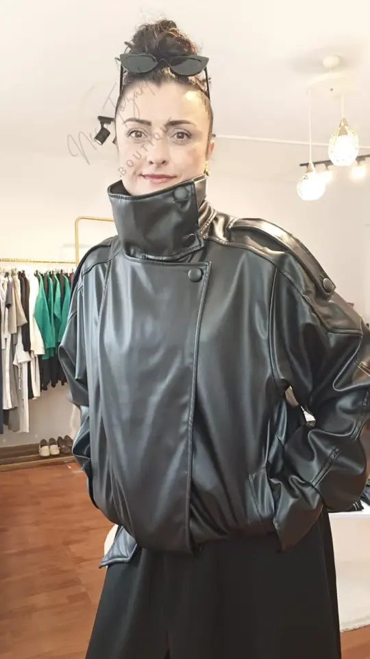 Yaka Detaylı Oversize Siyah Deri Ceket