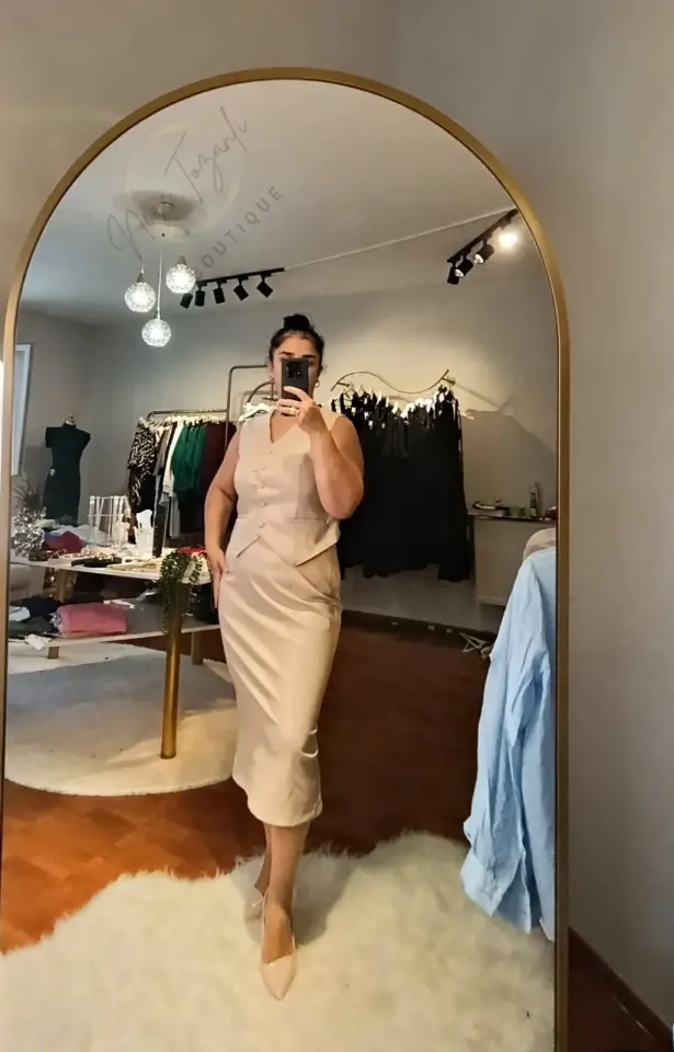 V Yaka Düğmeli Krem Deri Yelek | Klasik Kesim & Modern Stil