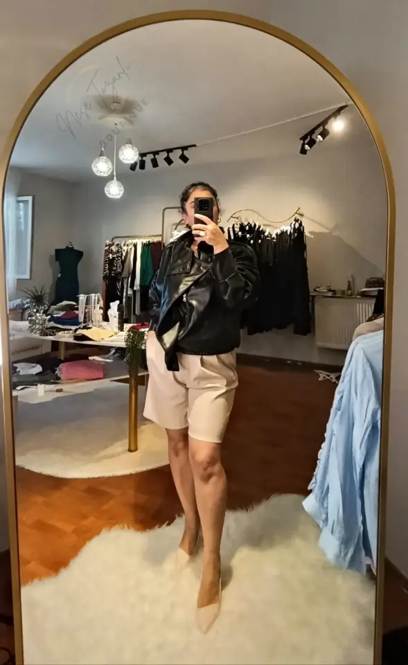 Yüksek Bel Pileli Krem Deri Bermuda Şort | Şehirli & Modern Stil