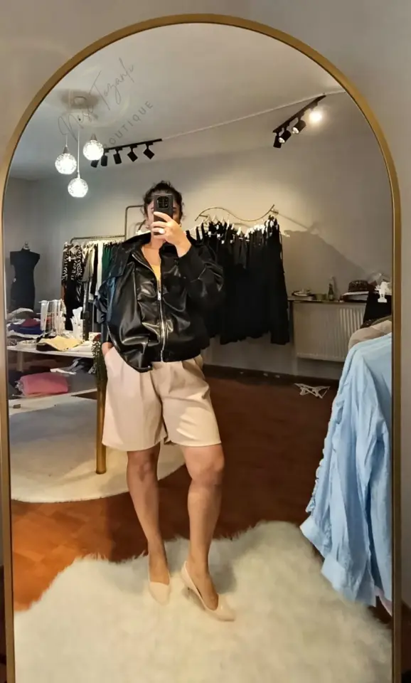 Yüksek Bel Pileli Krem Deri Bermuda Şort | Şehirli & Modern Stil