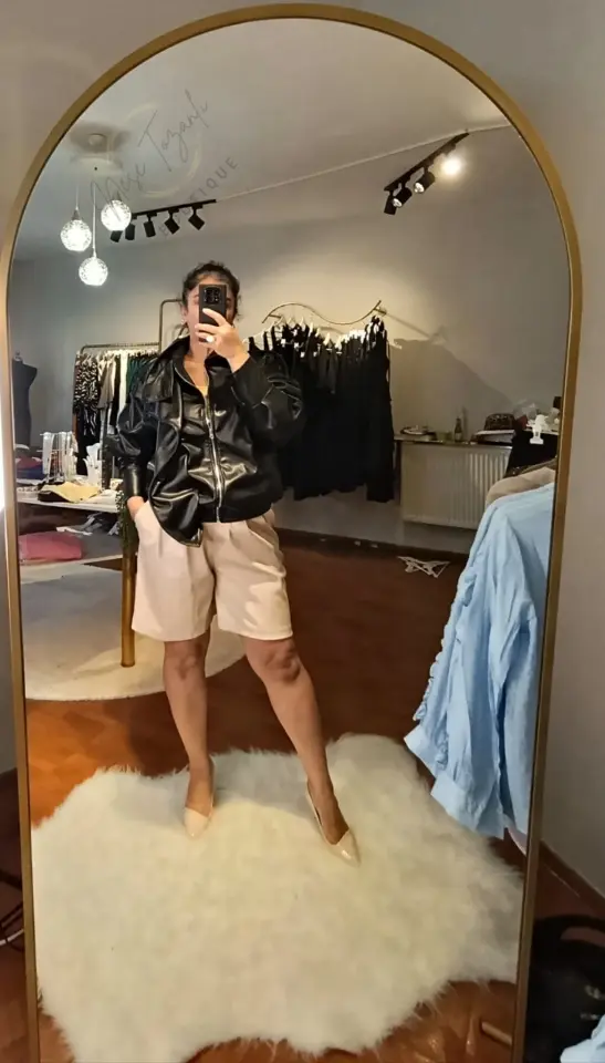 Yüksek Bel Pileli Krem Deri Bermuda Şort | Şehirli & Modern Stil