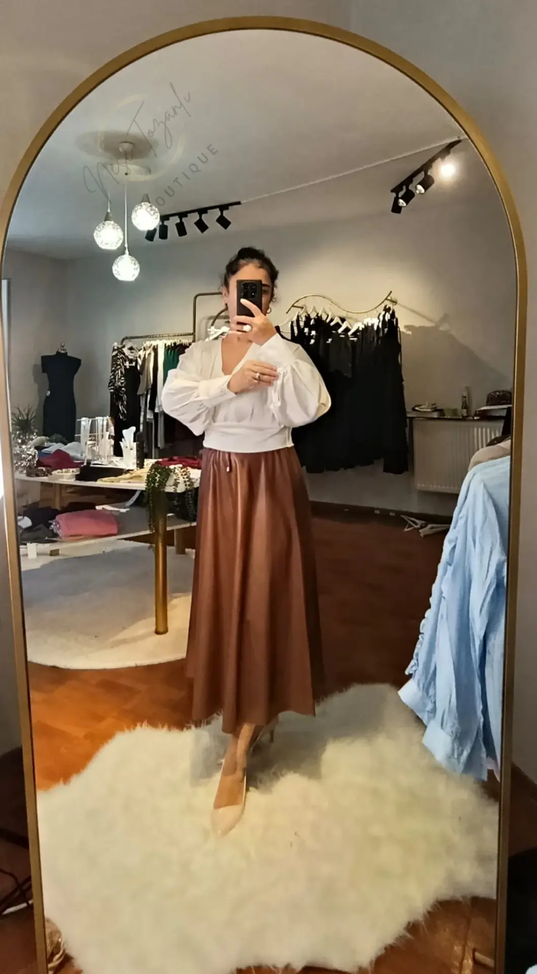 Beli Gipeli Kruvaze Yaka Beyaz Saten Gömlek | Modern & Rahat Kalıp