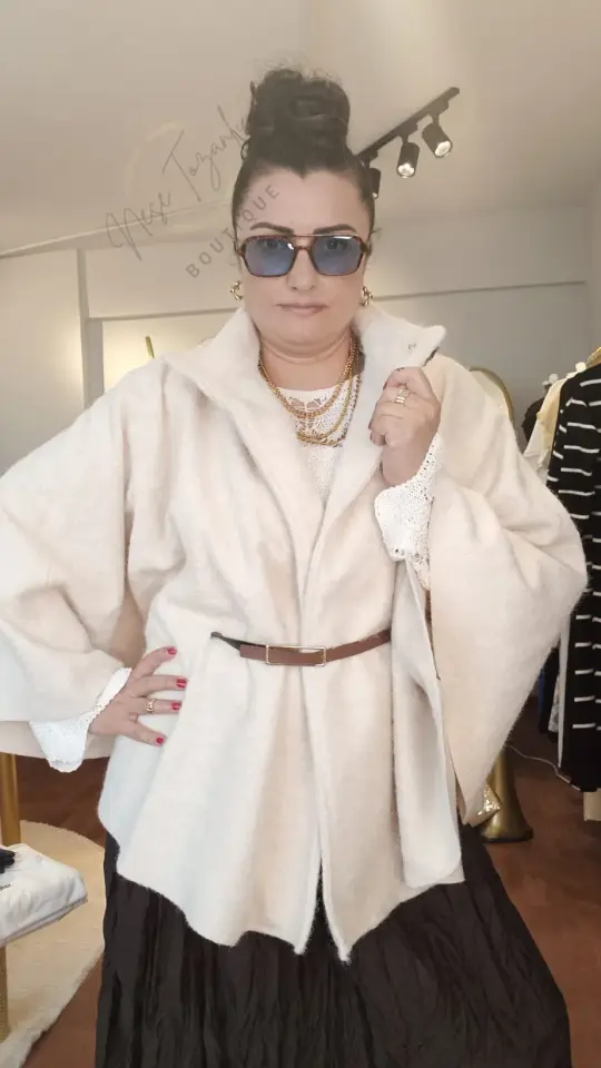 Gold Düğme Detaylı Kemerli Krem Panço Kaban | Lüks & Maskülen Stil