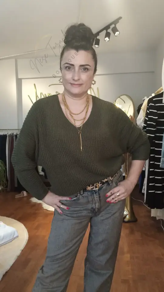 V Yaka Selanik Örgü Haki Yeşil Triko Kazak | Tok Duruş & Oversize Kesim