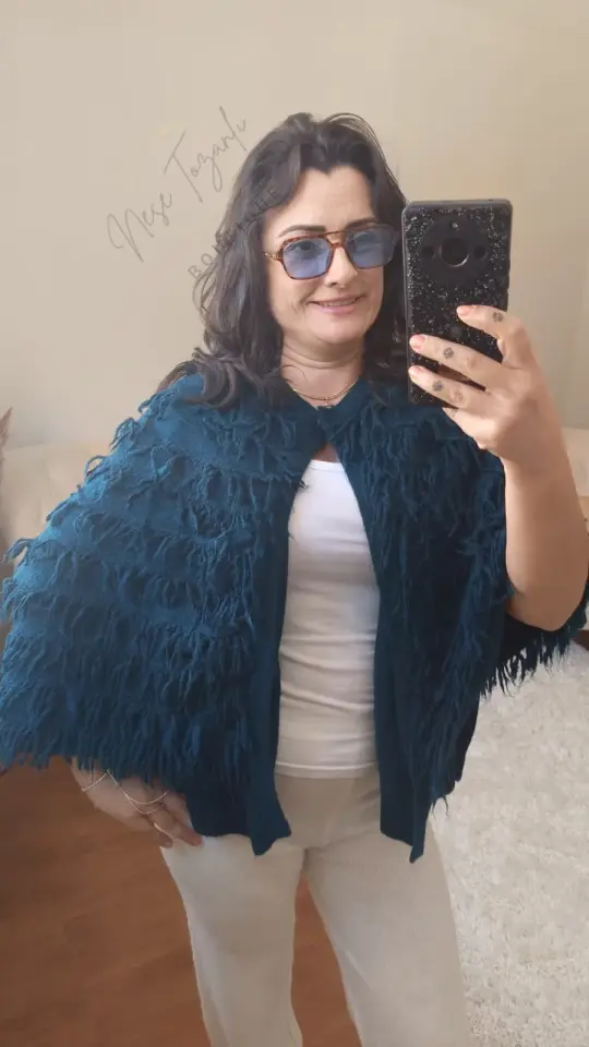 İçi Yelekli Püskül Detaylı Petrol Yeşili Bohem Triko Panço | Modern & Etnik